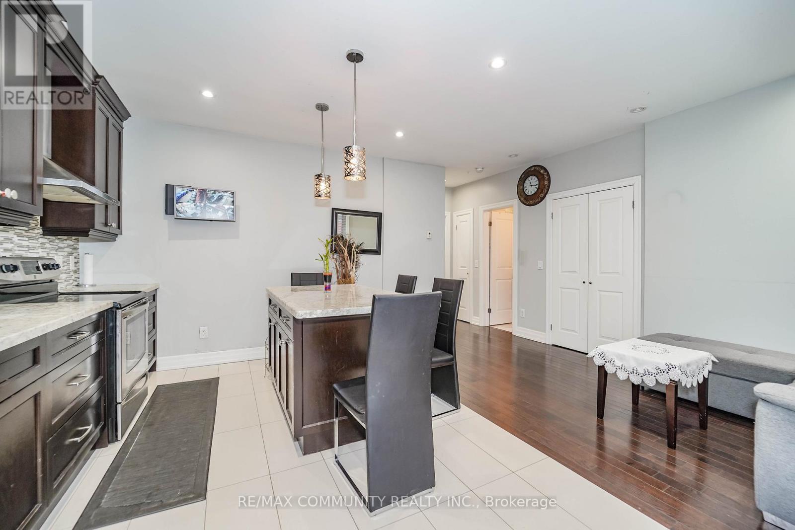Main - 4 Lakeview Avenue, Toronto (Little Portugal), Ontario  M6J 3B1 - Photo 7 - C12480305