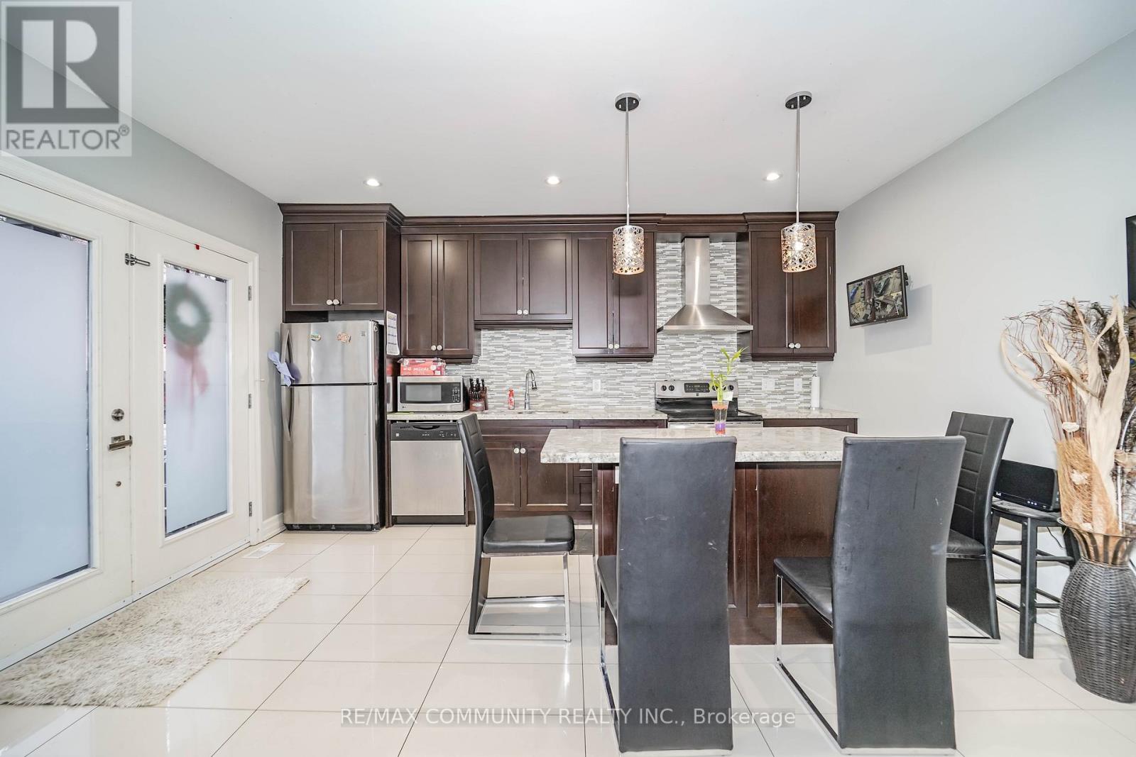 Main - 4 Lakeview Avenue, Toronto (Little Portugal), Ontario  M6J 3B1 - Photo 8 - C12480305