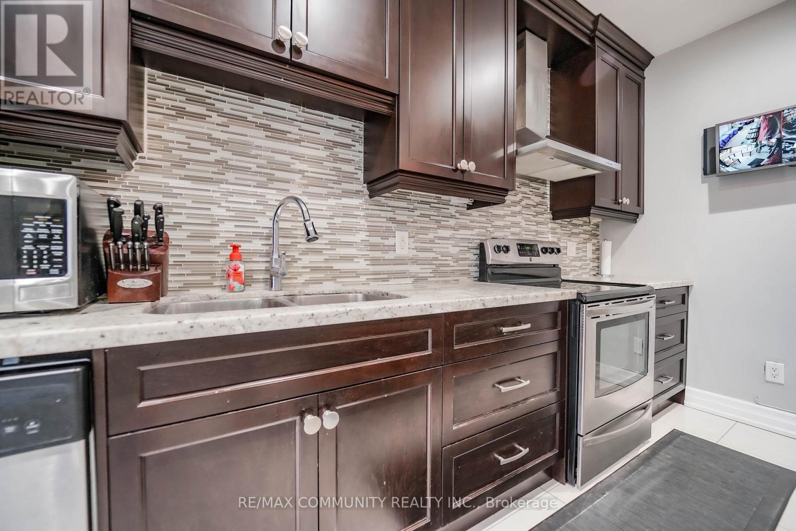 Main - 4 Lakeview Avenue, Toronto (Little Portugal), Ontario  M6J 3B1 - Photo 9 - C12480305