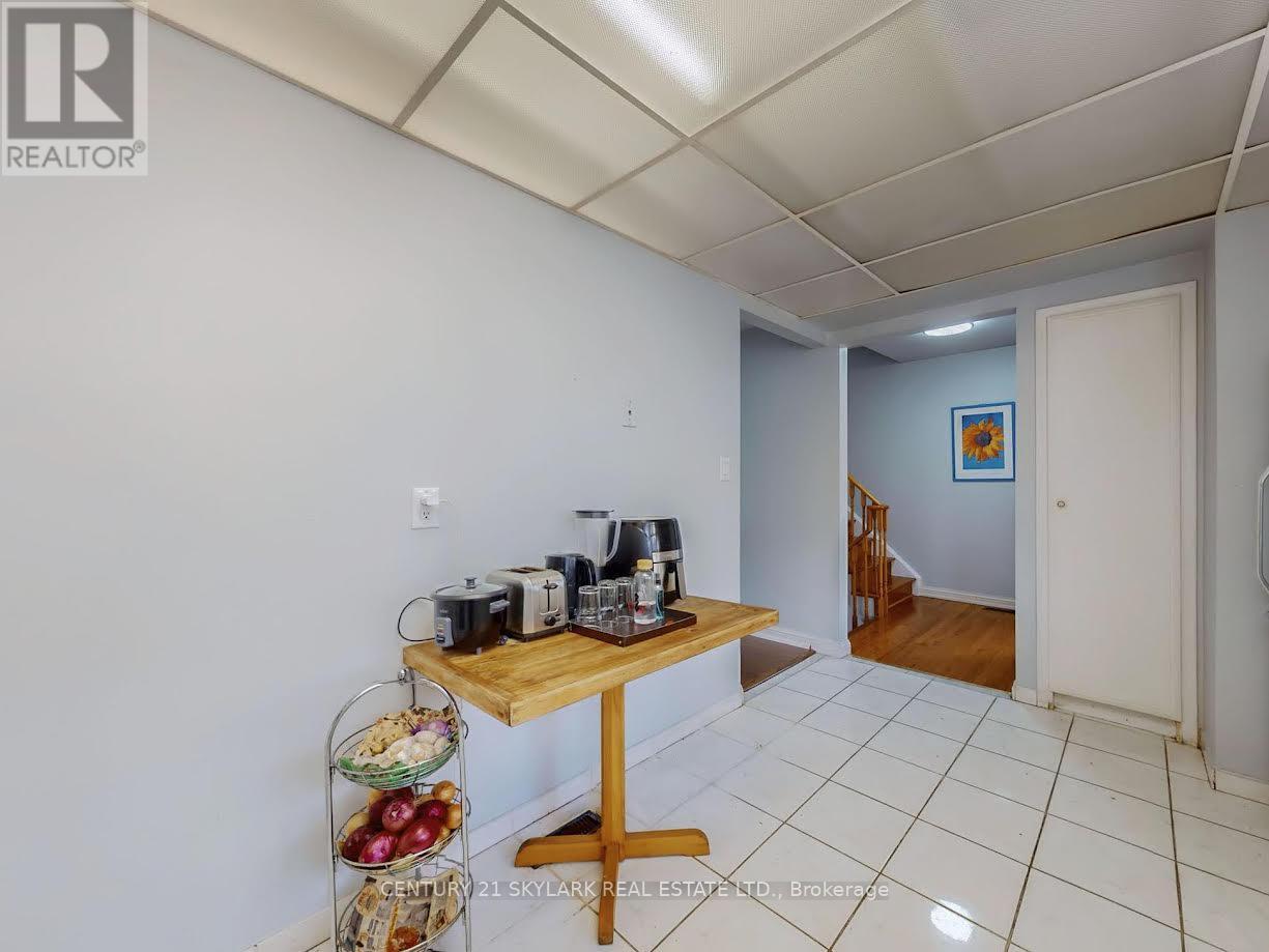 2 Dove Hawk Way, Toronto (Westminster-Branson), Ontario  M2R 3M2 - Photo 11 - C12480413