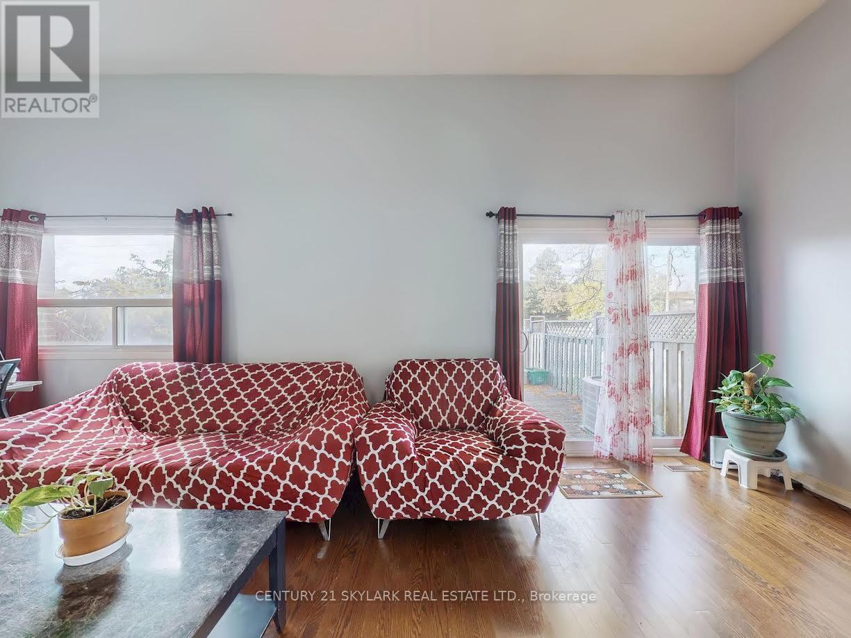 2 Dove Hawk Way, Toronto (Westminster-Branson), Ontario  M2R 3M2 - Photo 2 - C12480413