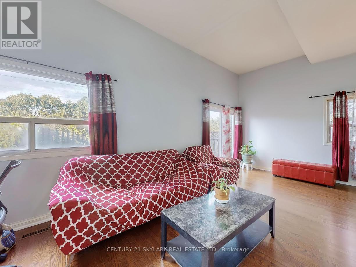 2 Dove Hawk Way, Toronto (Westminster-Branson), Ontario  M2R 3M2 - Photo 3 - C12480413