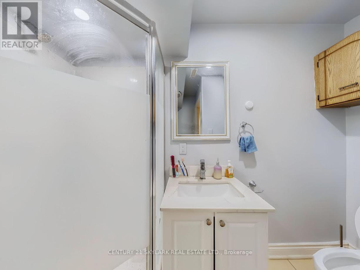 2 Dove Hawk Way, Toronto (Westminster-Branson), Ontario  M2R 3M2 - Photo 34 - C12480413