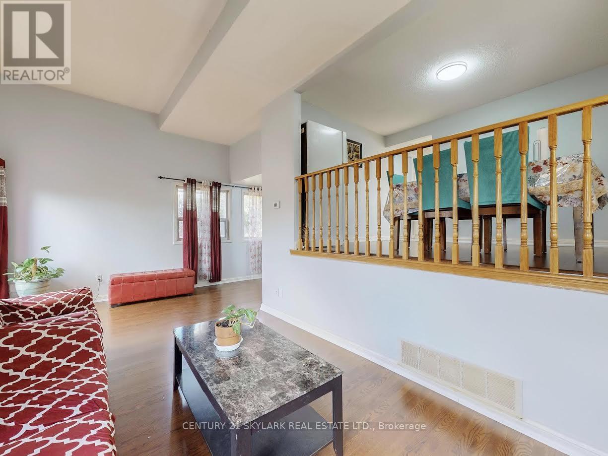 2 Dove Hawk Way, Toronto (Westminster-Branson), Ontario  M2R 3M2 - Photo 5 - C12480413