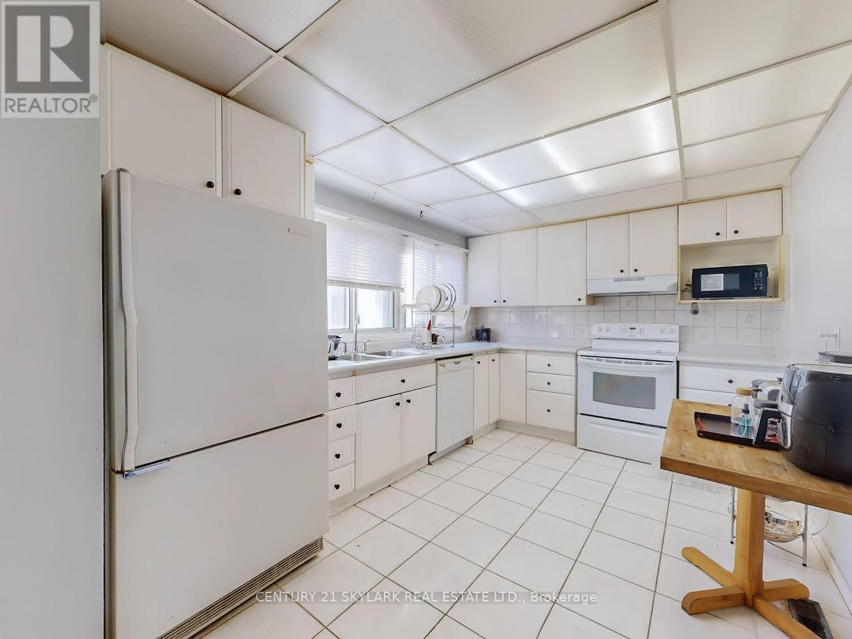 2 Dove Hawk Way, Toronto (Westminster-Branson), Ontario  M2R 3M2 - Photo 9 - C12480413