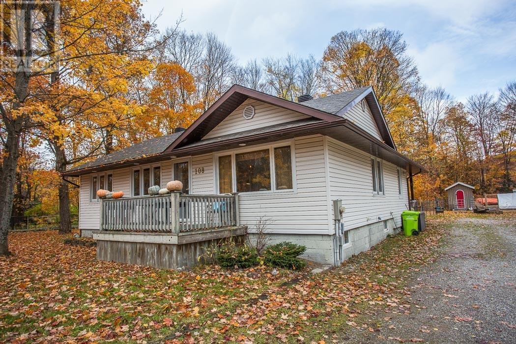 108 Mcqueen Rd, Sault Ste. Marie, Ontario  P6C 6E3 - Photo 2 - SM253073