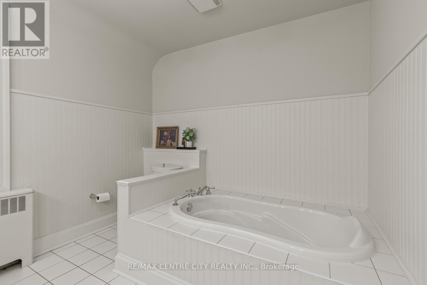 1025 Scenic Drive, Hamilton, Ontario  L9C 1H8 - Photo 30 - X12480470