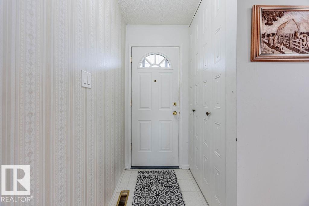 31 Steele Cr Nw, Edmonton, Alberta  T5A 1G4 - Photo 2 - E4463343