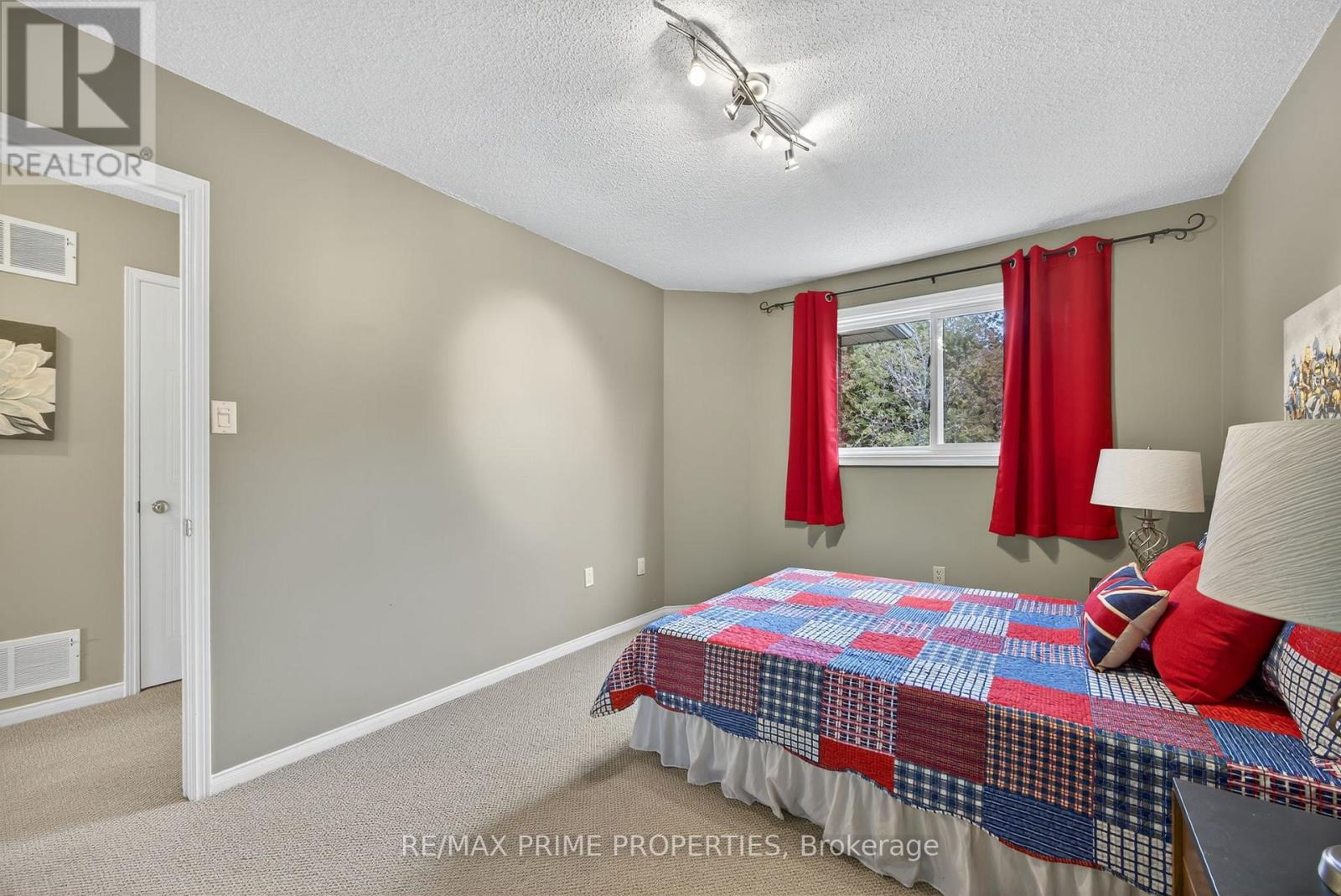 15 Opal Court, Whitchurch-Stouffville (Stouffville), Ontario  L4A 8C2 - Photo 8 - N12480265