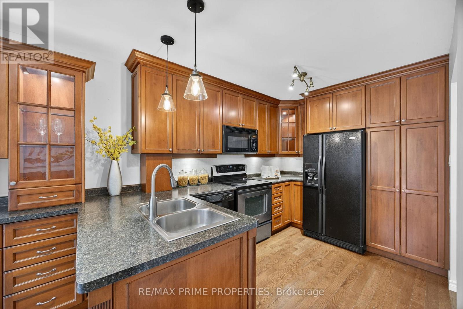 15 Opal Court, Whitchurch-Stouffville (Stouffville), Ontario  L4A 8C2 - Photo 9 - N12480265