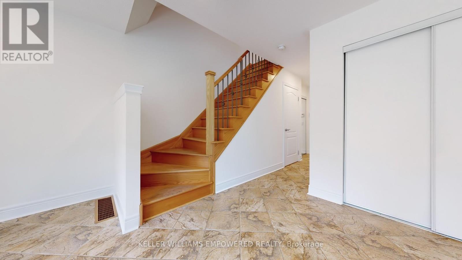 Th 3 - 68 Suncrest Boulevard, Markham, Ontario  L3T 7Y1 - Photo 5 - N12480308