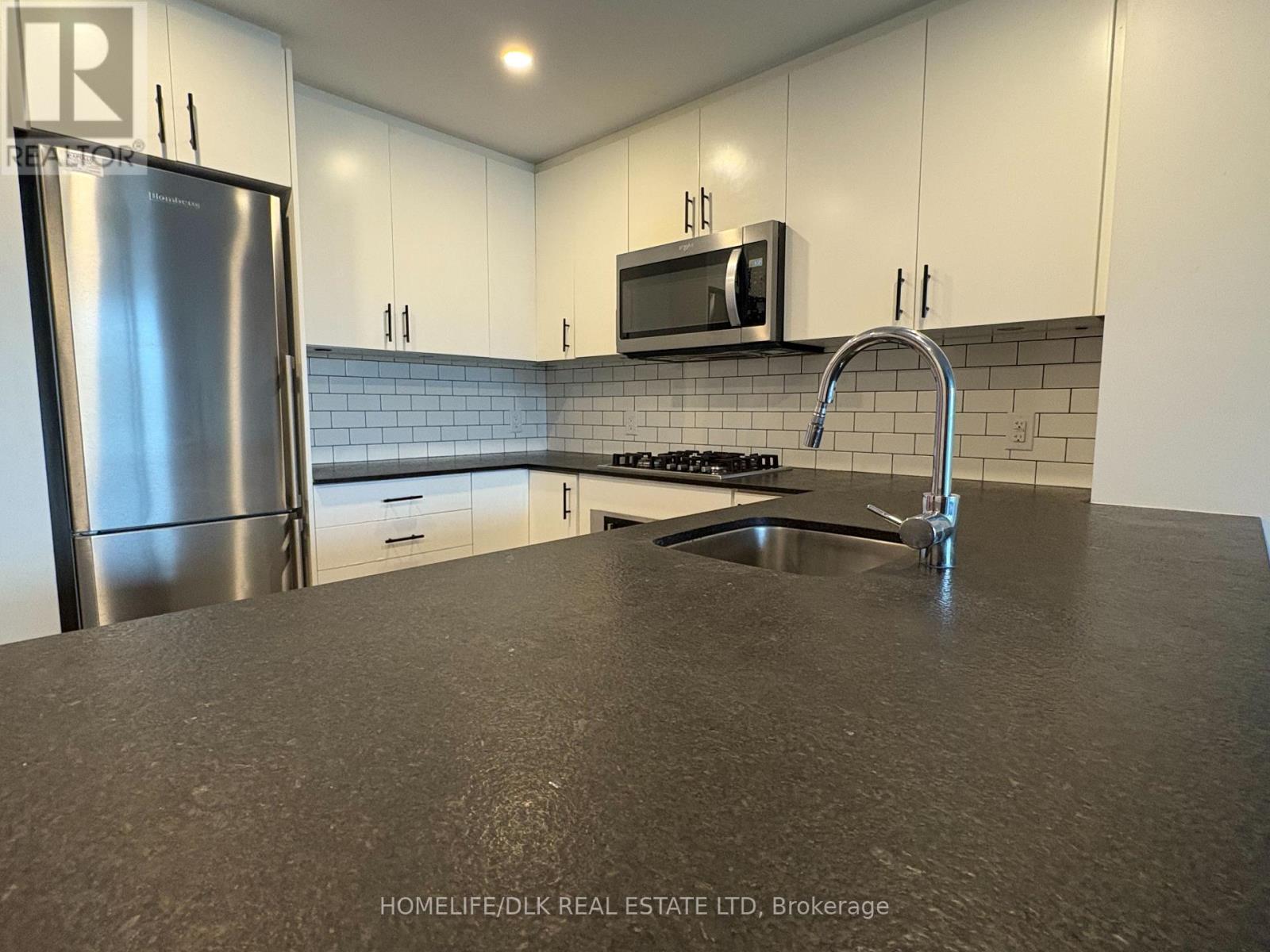 305 - 7 Marquette Street, Ottawa, Ontario  K1L 8A7 - Photo 7 - X12480454