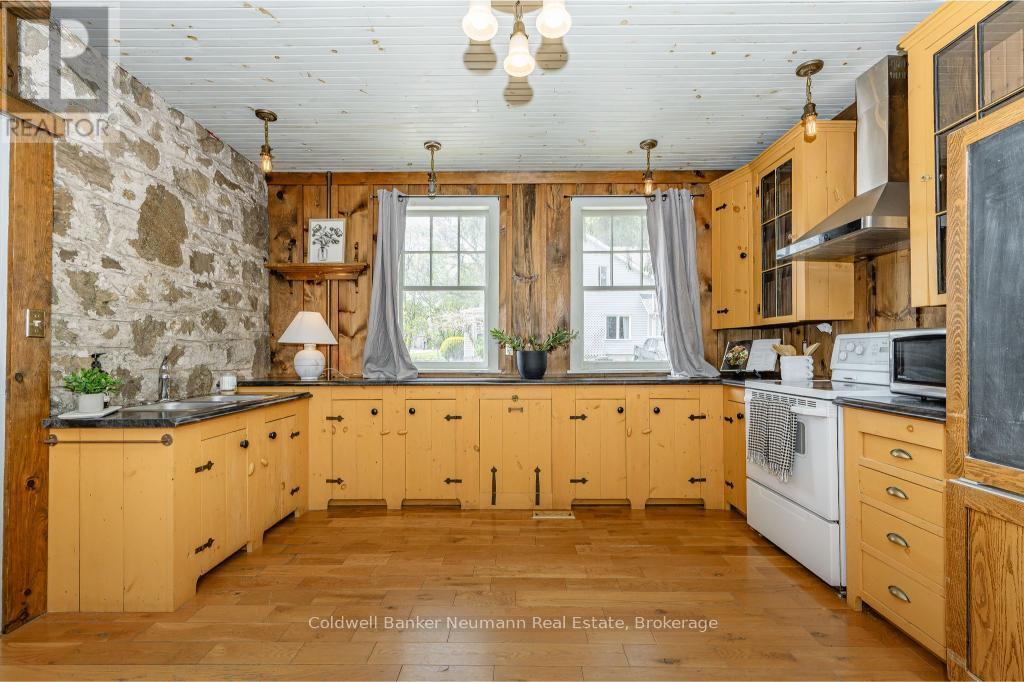 52 Brock Road S, Puslinch, Ontario  N0B 2J0 - Photo 12 - X12480421