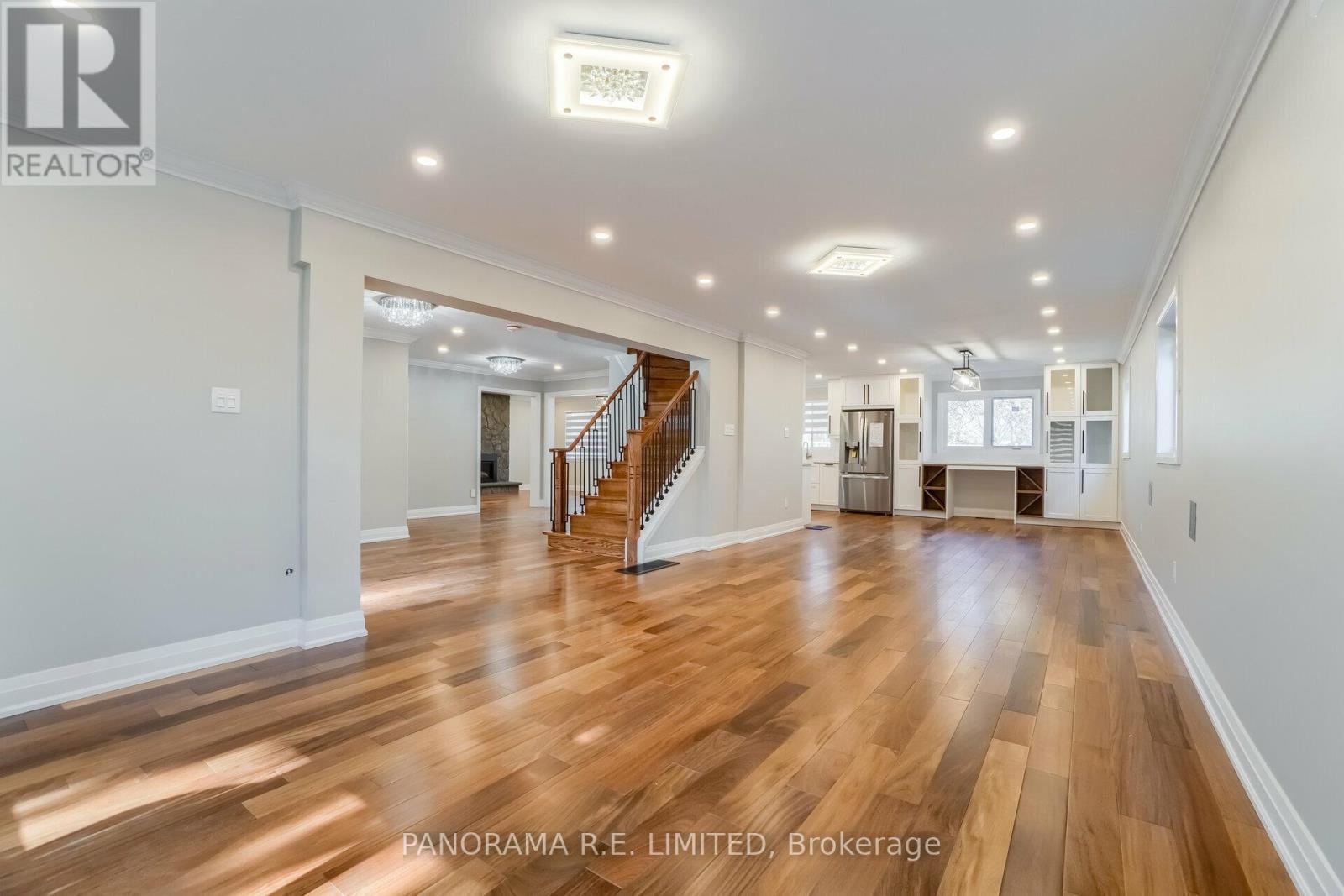 100 Poplar Heights Drive, Toronto, Ontario  M9A 4Z4 - Photo 5 - W12480262