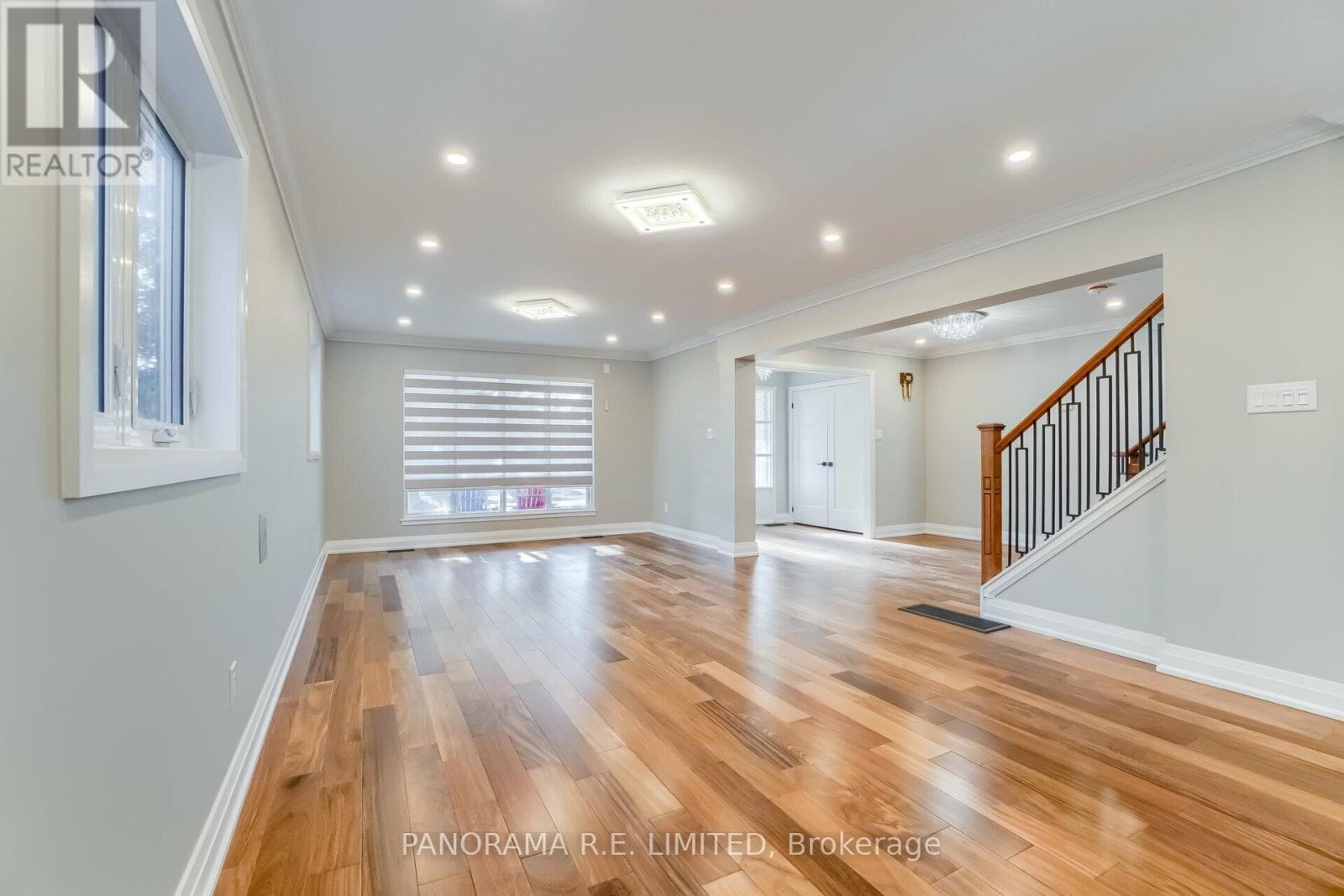 100 Poplar Heights Drive, Toronto, Ontario  M9A 4Z4 - Photo 6 - W12480262