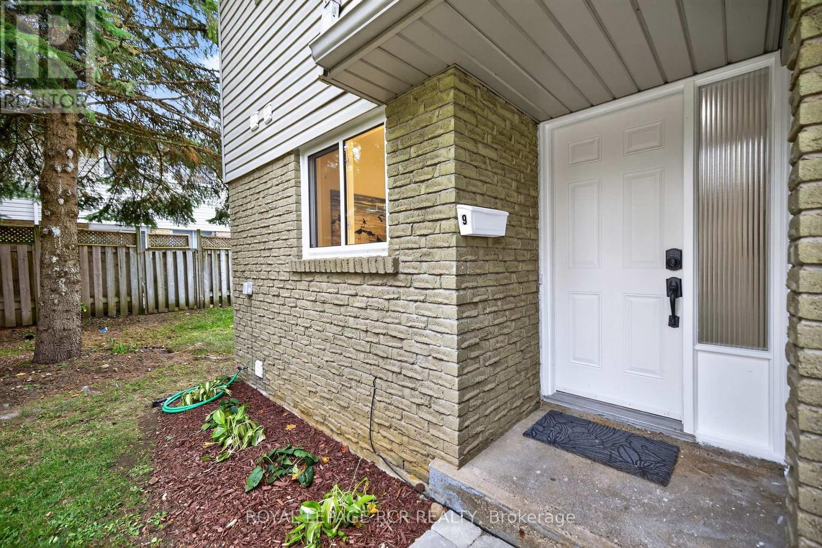 46 - 9 Orange Mill Court, Orangeville, Ontario  L9W 3R6 - Photo 3 - W12480296