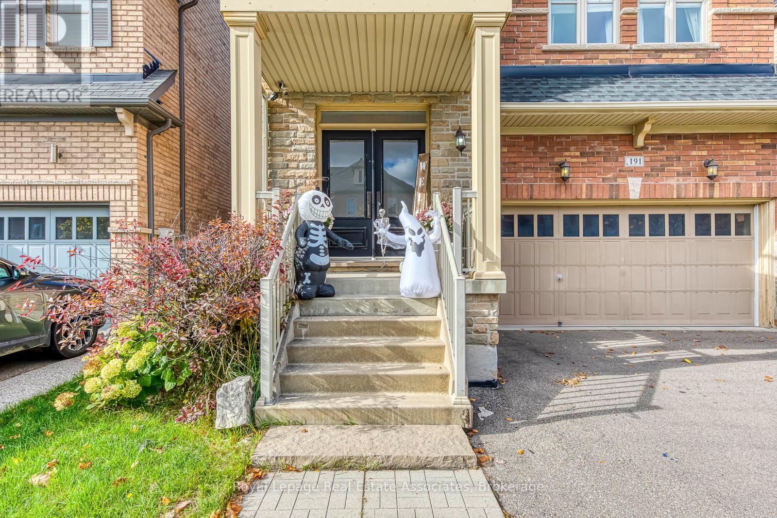 191 Holmes Crescent, Milton, Ontario  L9T 0V9 - Photo 3 - W12480297