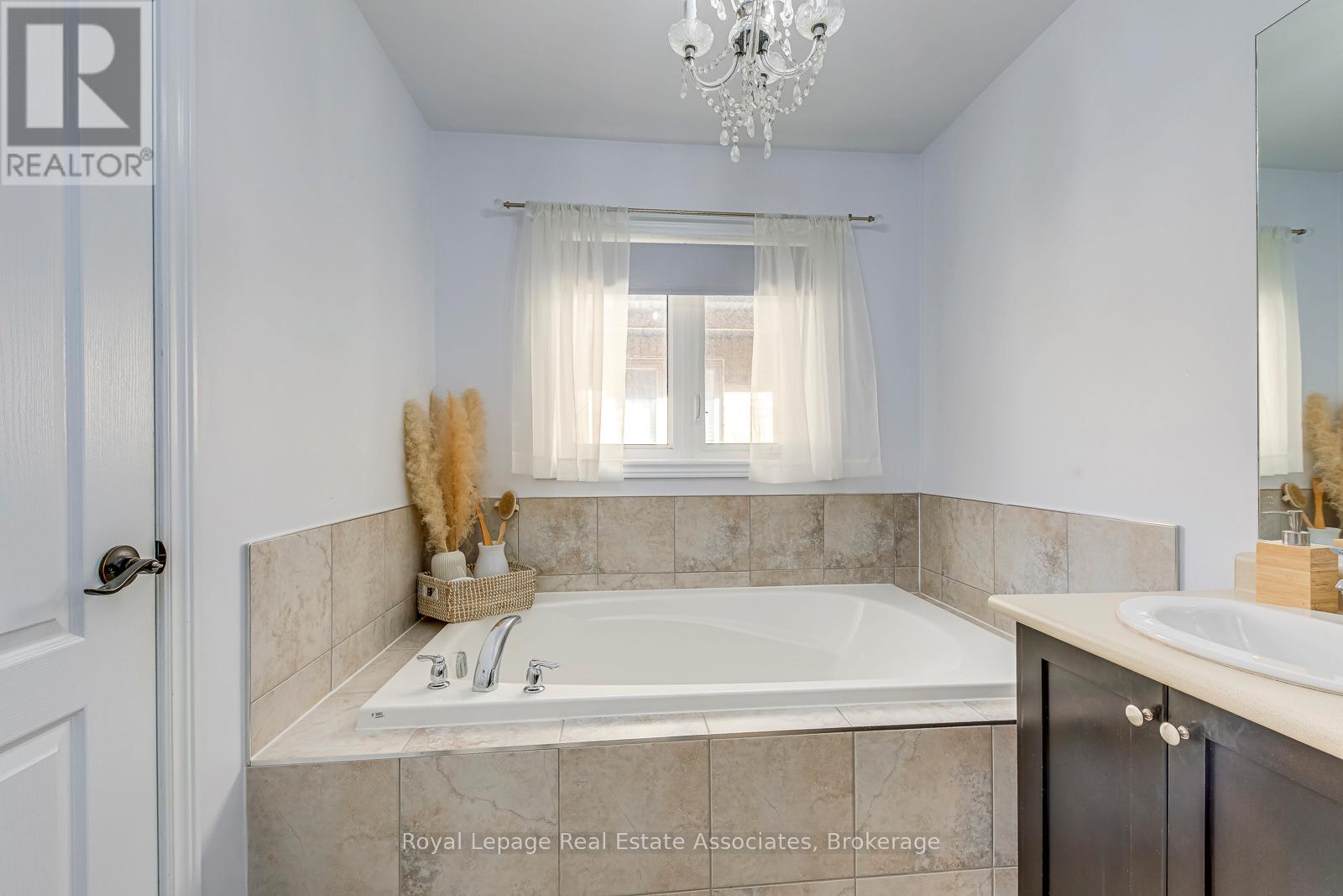 191 Holmes Crescent, Milton, Ontario  L9T 0V9 - Photo 30 - W12480297