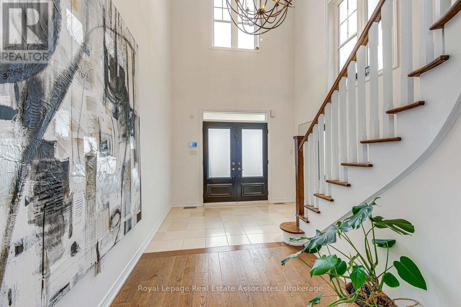 191 Holmes Crescent, Milton, Ontario  L9T 0V9 - Photo 4 - W12480297