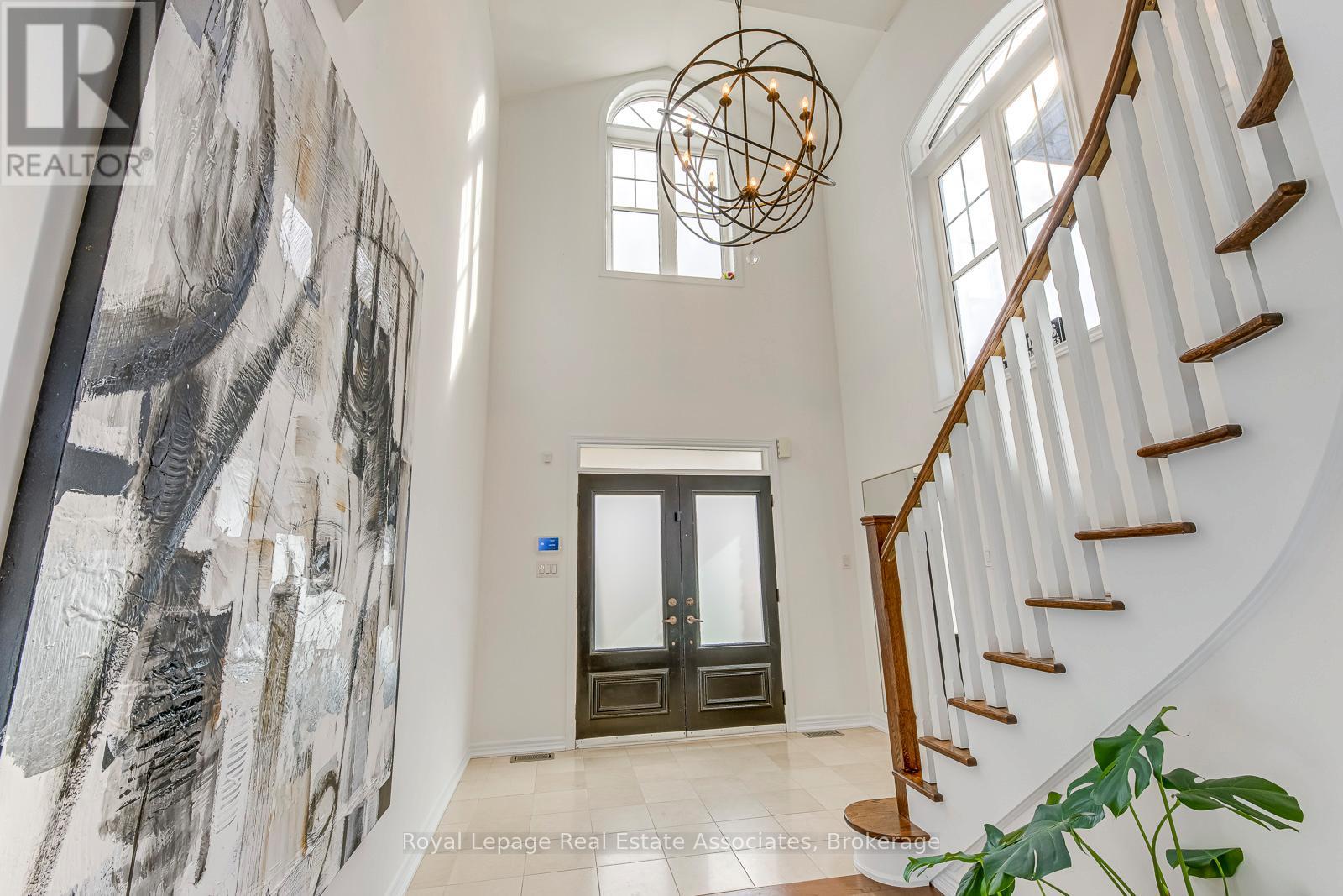 191 Holmes Crescent, Milton, Ontario  L9T 0V9 - Photo 5 - W12480297