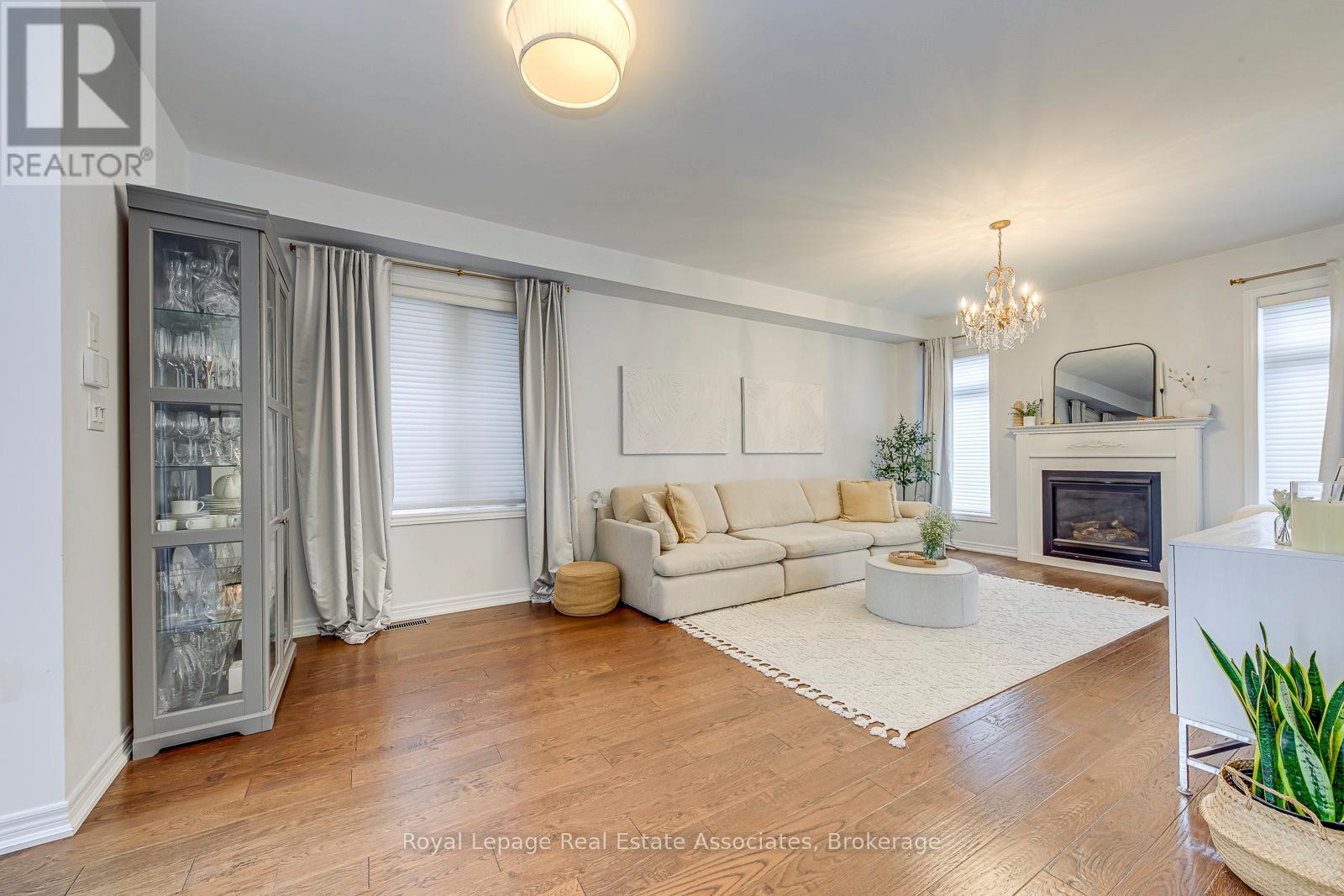 191 Holmes Crescent, Milton, Ontario  L9T 0V9 - Photo 7 - W12480297