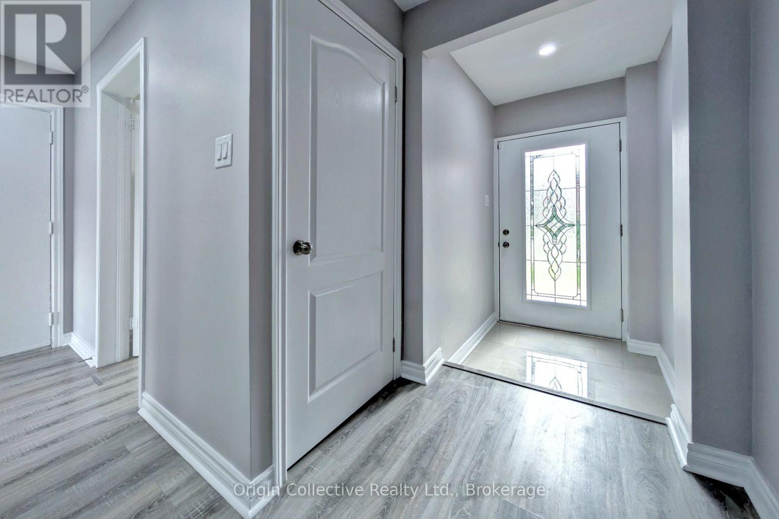 47 Woolenscote Circle, Toronto, Ontario  M9V 4R6 - Photo 17 - W12480328