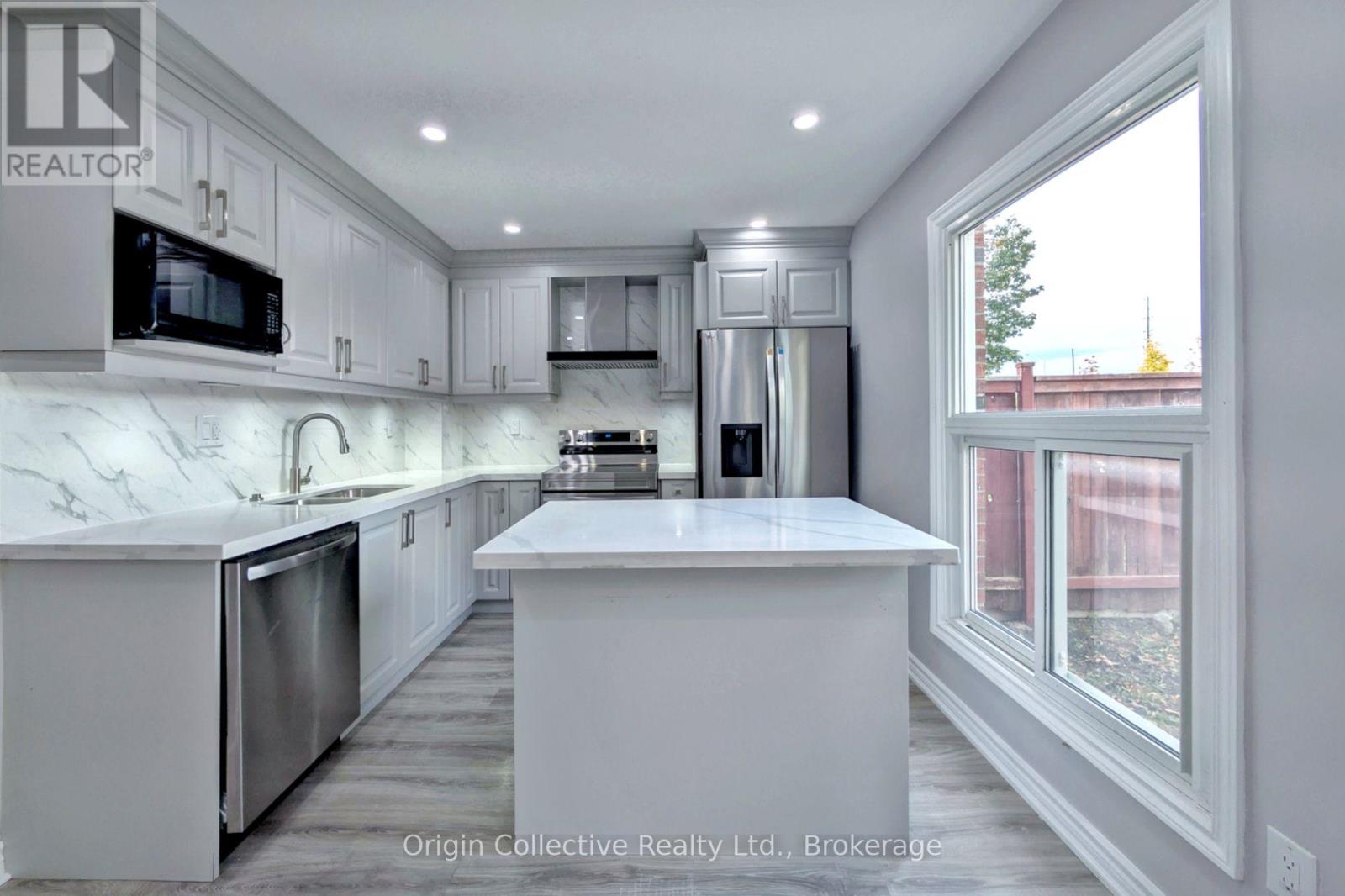 47 Woolenscote Circle, Toronto, Ontario  M9V 4R6 - Photo 2 - W12480328