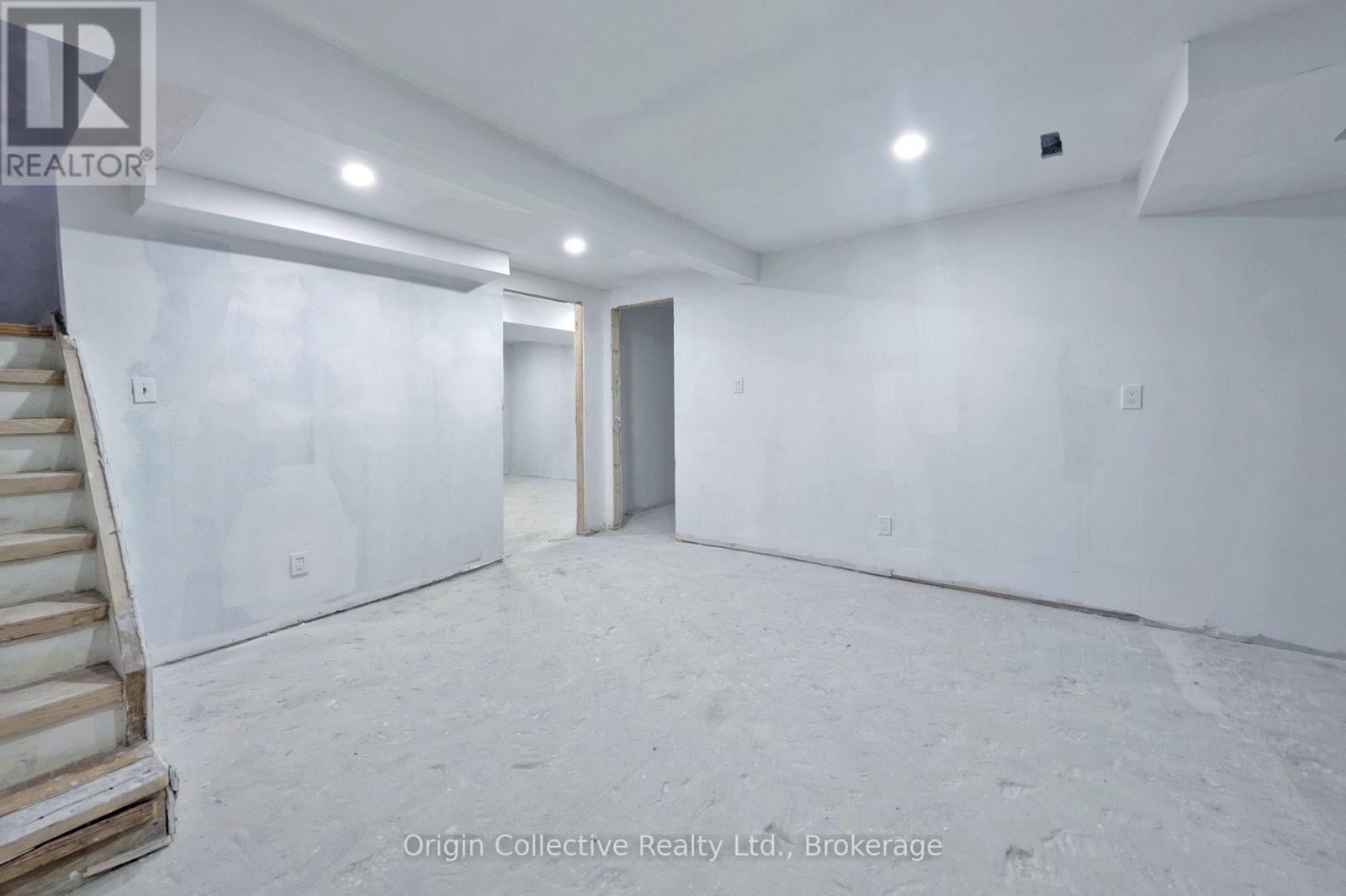 47 Woolenscote Circle, Toronto, Ontario  M9V 4R6 - Photo 34 - W12480328