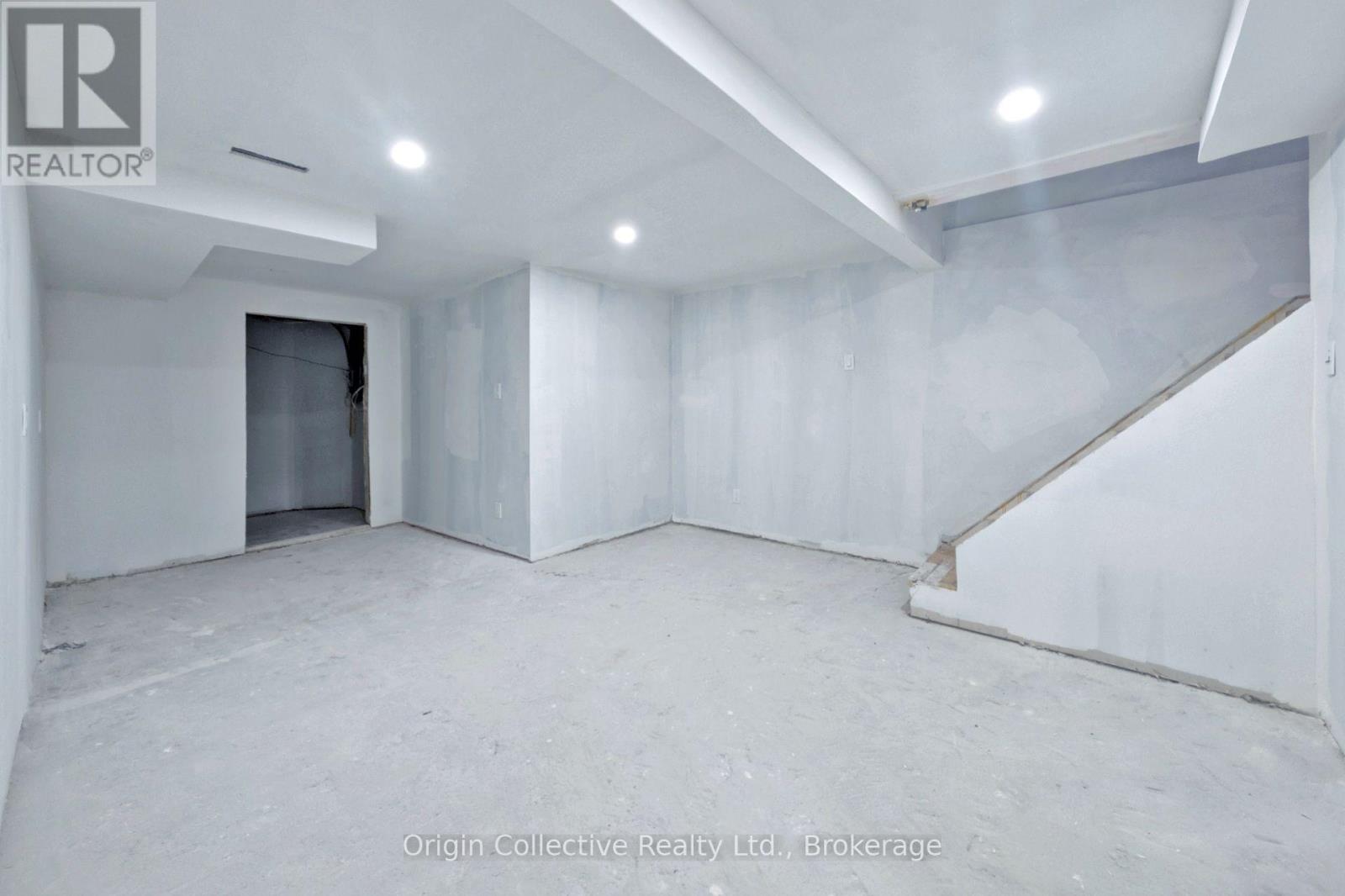 47 Woolenscote Circle, Toronto, Ontario  M9V 4R6 - Photo 35 - W12480328