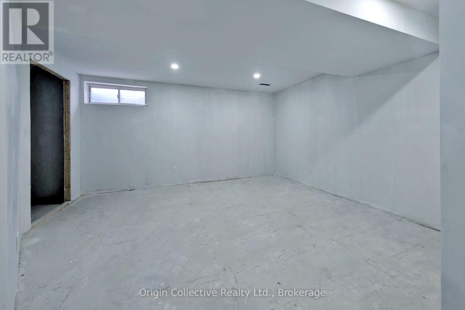 47 Woolenscote Circle, Toronto, Ontario  M9V 4R6 - Photo 36 - W12480328