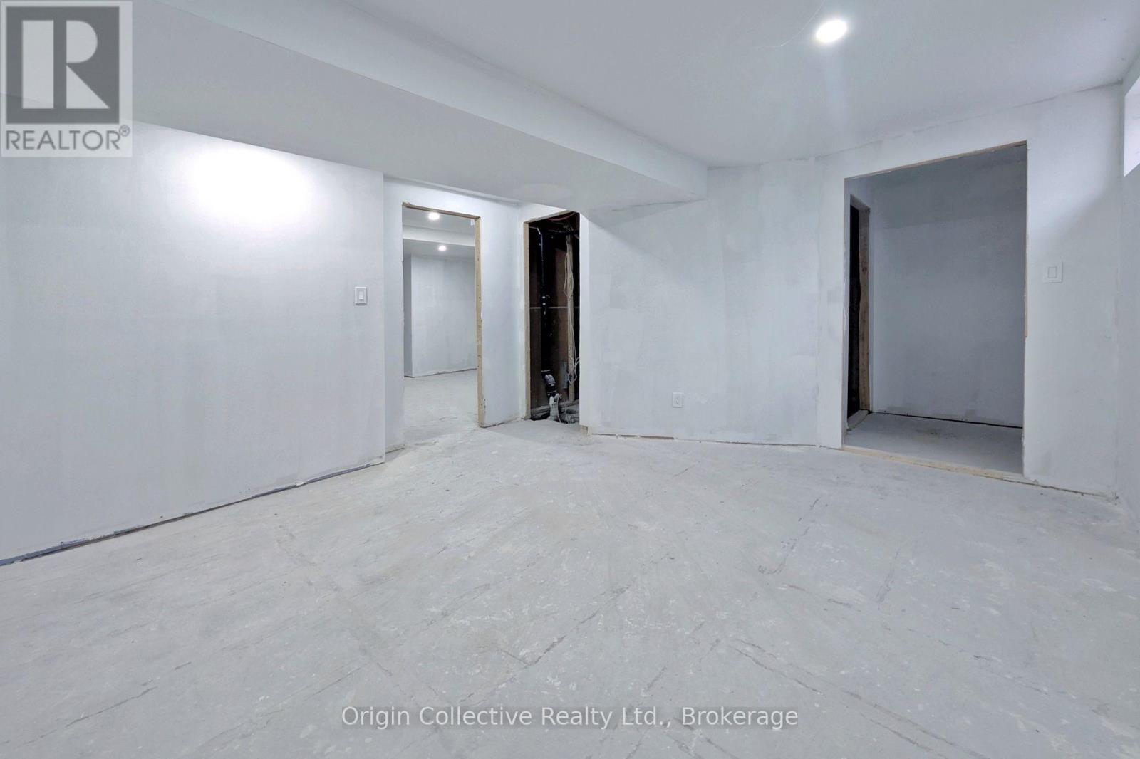 47 Woolenscote Circle, Toronto, Ontario  M9V 4R6 - Photo 37 - W12480328