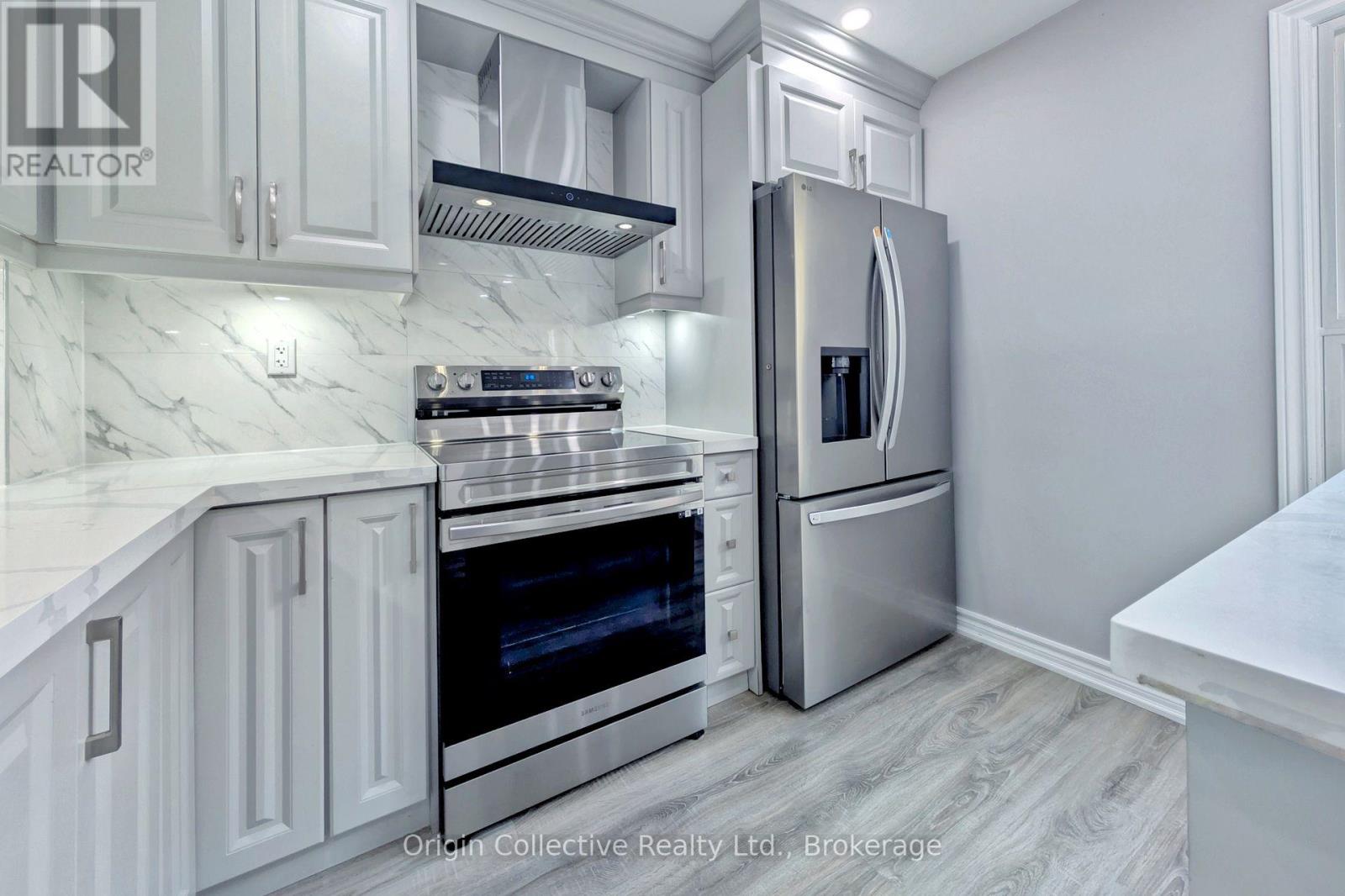 47 Woolenscote Circle, Toronto, Ontario  M9V 4R6 - Photo 4 - W12480328
