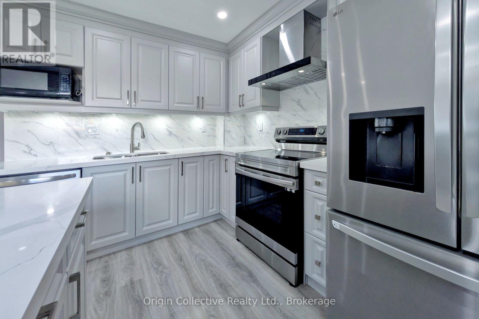 47 Woolenscote Circle, Toronto, Ontario  M9V 4R6 - Photo 5 - W12480328