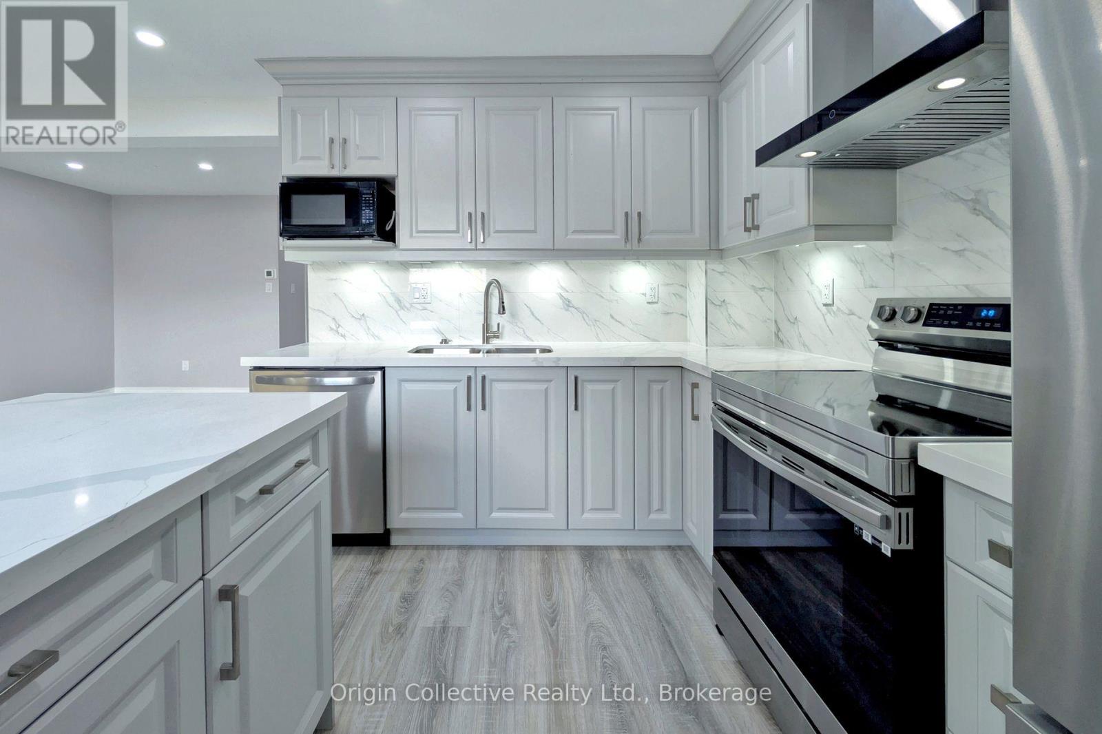 47 Woolenscote Circle, Toronto, Ontario  M9V 4R6 - Photo 6 - W12480328