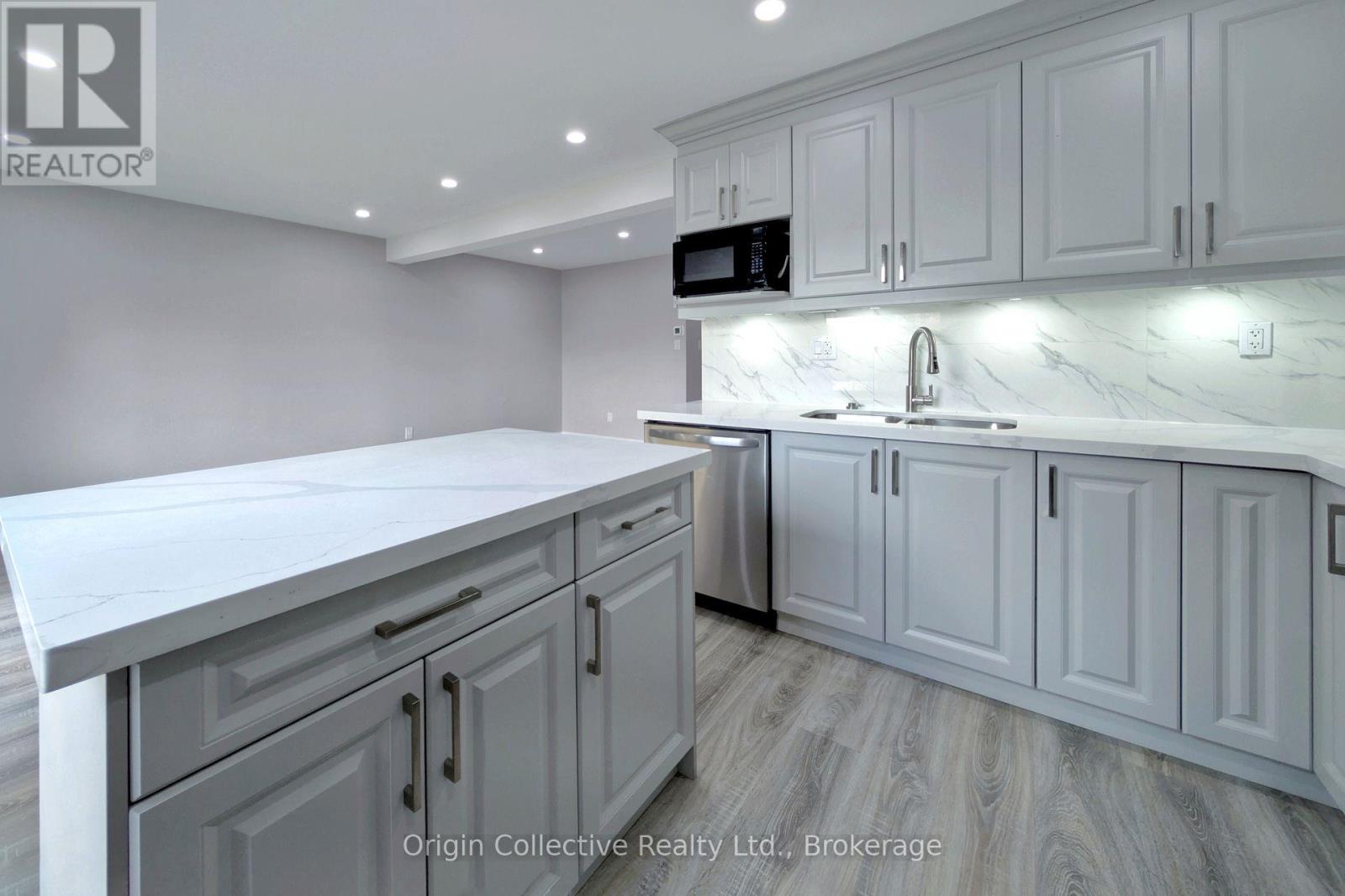 47 Woolenscote Circle, Toronto, Ontario  M9V 4R6 - Photo 7 - W12480328