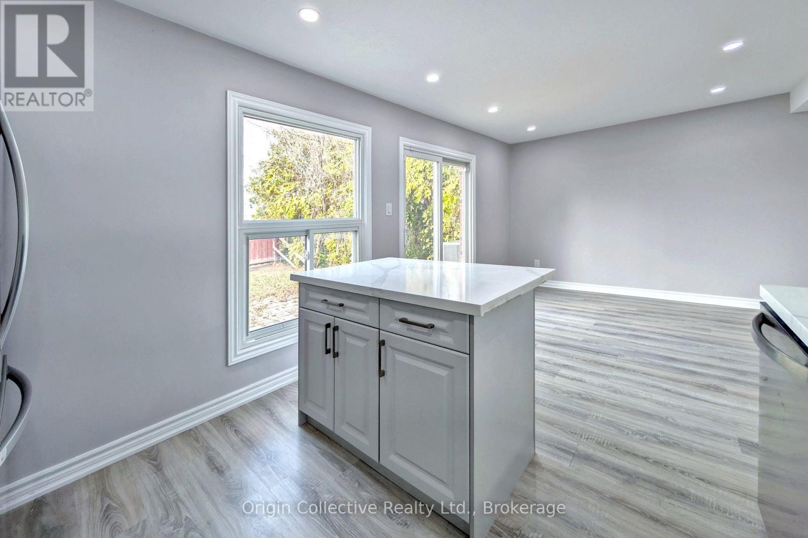 47 Woolenscote Circle, Toronto, Ontario  M9V 4R6 - Photo 9 - W12480328