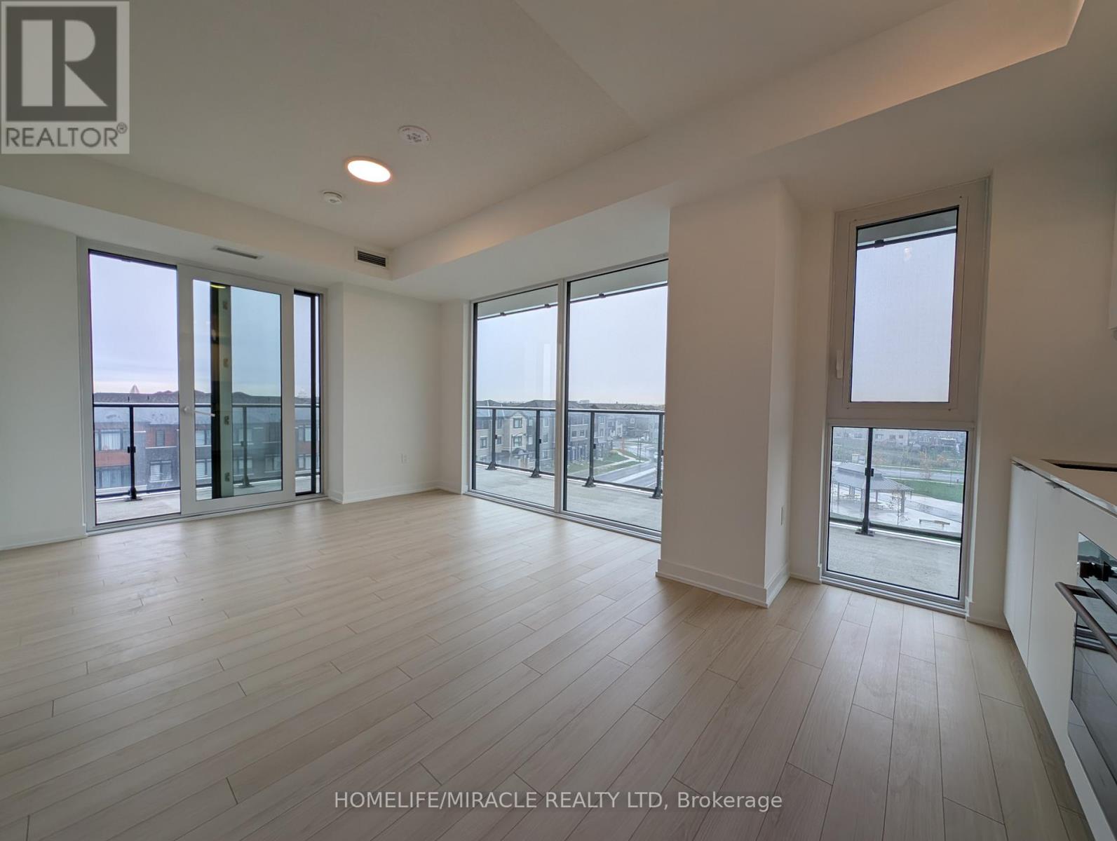 319 - 15 Skyridge Drive, Brampton, Ontario  L6P 4S3 - Photo 2 - W12480331