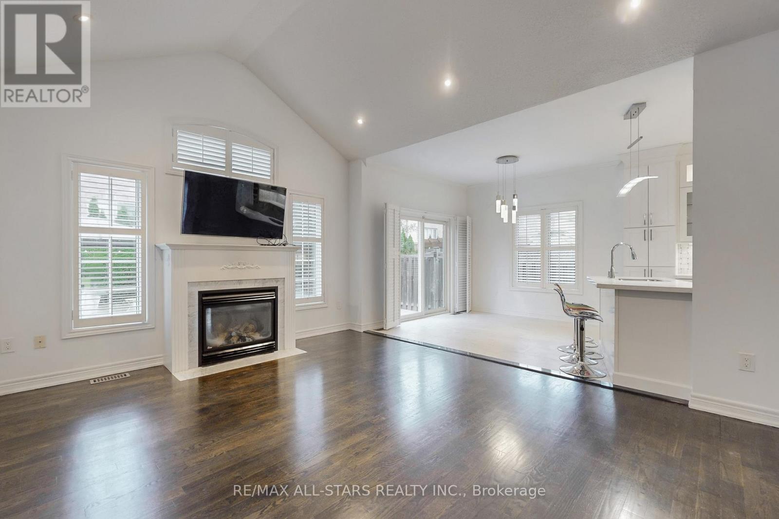 2400 Tesla Crescent, Oakville, Ontario  L6H 7T6 - Photo 8 - W12480334