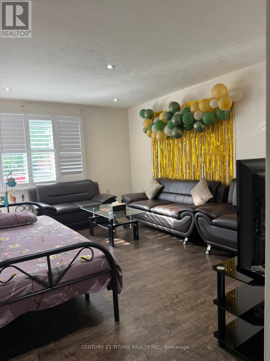 29 Mercer Drive, Brampton, Ontario  L6X 1B5 - Photo 3 - W12480339
