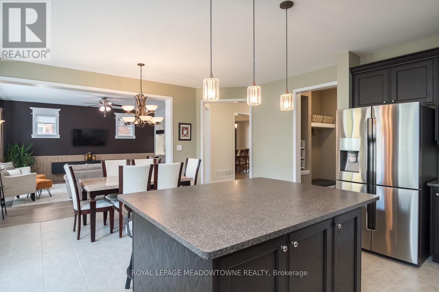 720 Lingen Crescent, Milton, Ontario  L9T 0E5 - Photo 10 - W12480357
