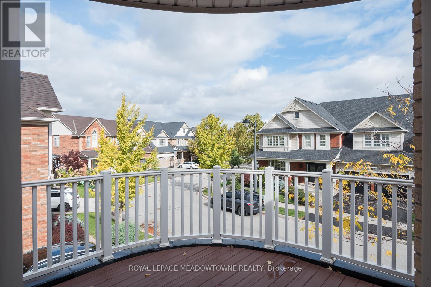 720 Lingen Crescent, Milton, Ontario  L9T 0E5 - Photo 2 - W12480357