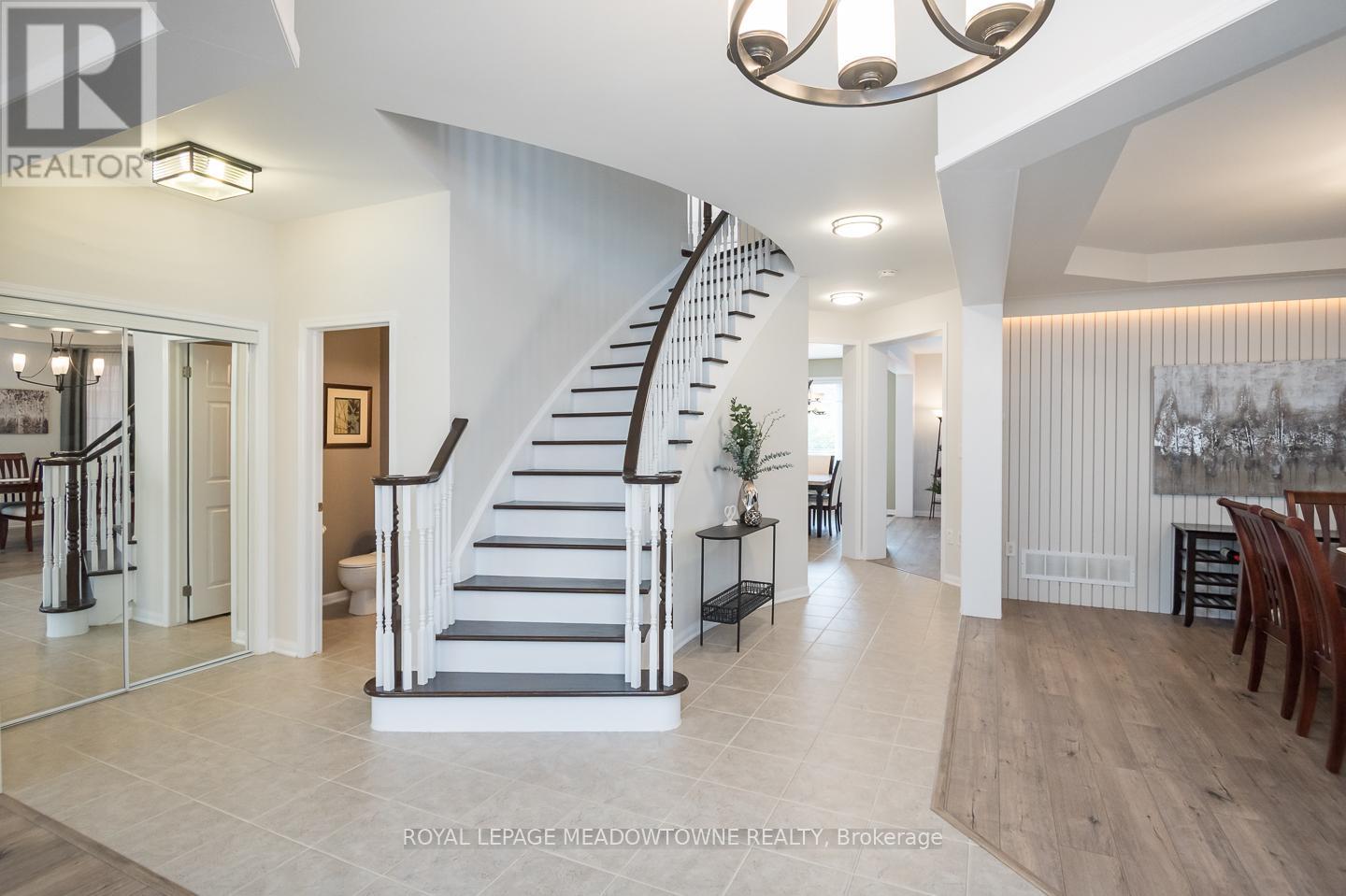 720 Lingen Crescent, Milton, Ontario  L9T 0E5 - Photo 3 - W12480357