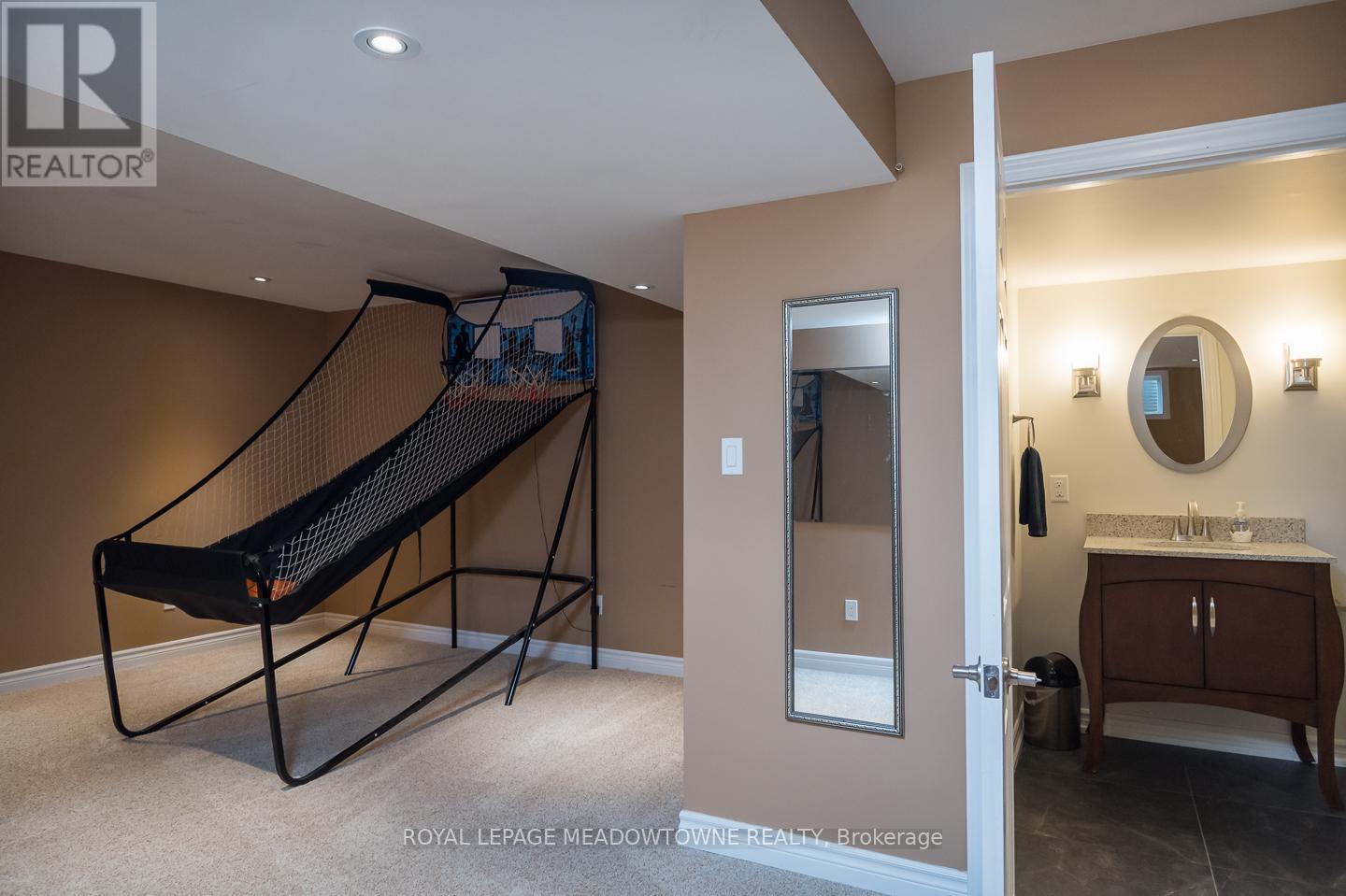 720 Lingen Crescent, Milton, Ontario  L9T 0E5 - Photo 32 - W12480357