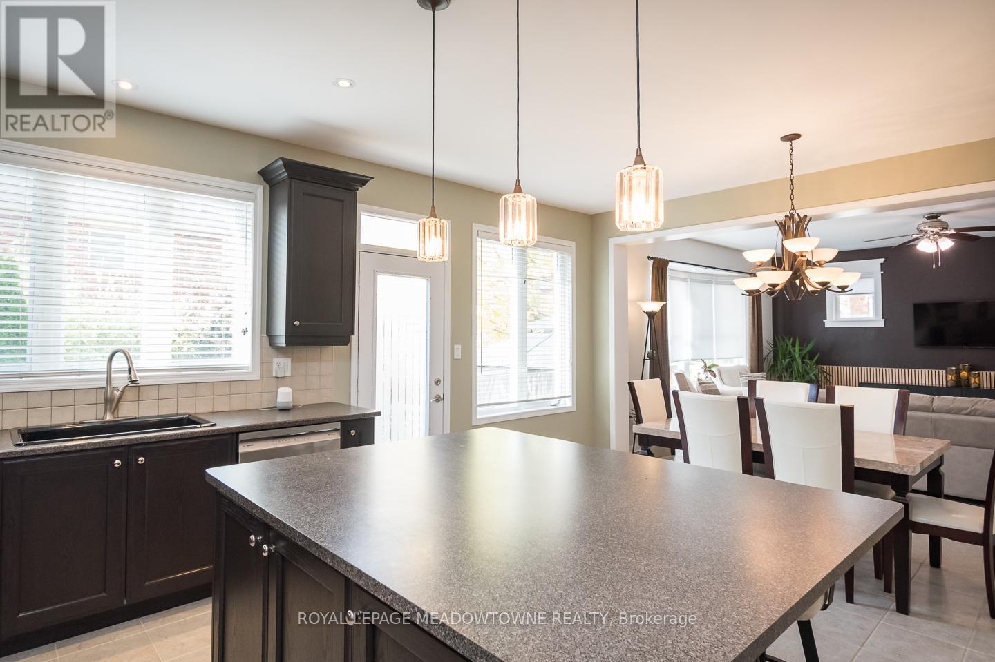 720 Lingen Crescent, Milton, Ontario  L9T 0E5 - Photo 9 - W12480357