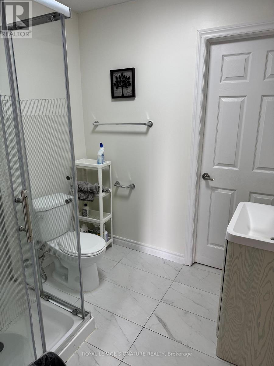 Main - 327 Evergreen Crescent, Oakville, Ontario  L6H 4T7 - Photo 10 - W12480387