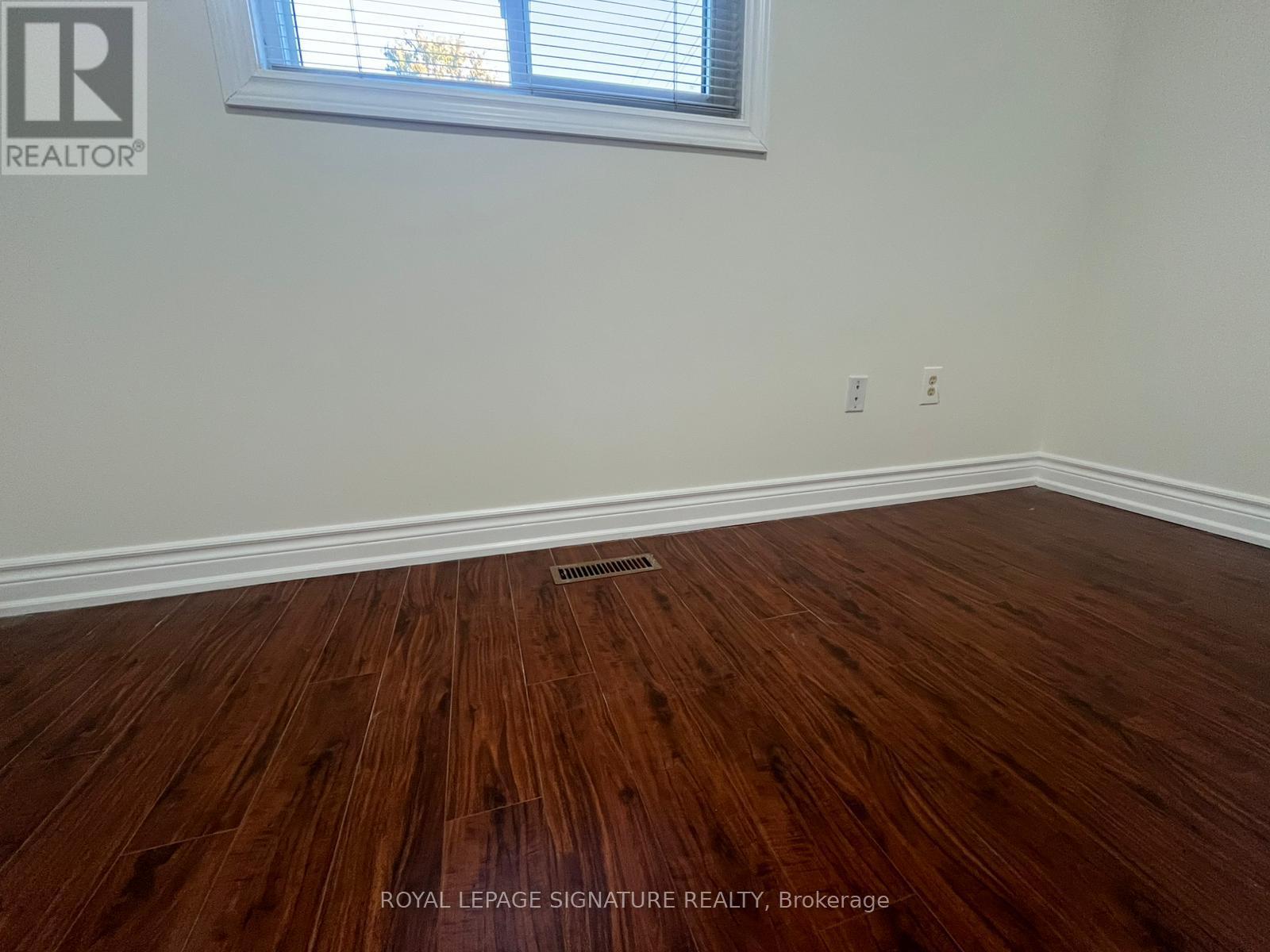 Main - 327 Evergreen Crescent, Oakville, Ontario  L6H 4T7 - Photo 18 - W12480387