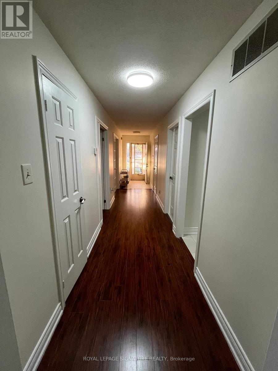 Main - 327 Evergreen Crescent, Oakville, Ontario  L6H 4T7 - Photo 2 - W12480387