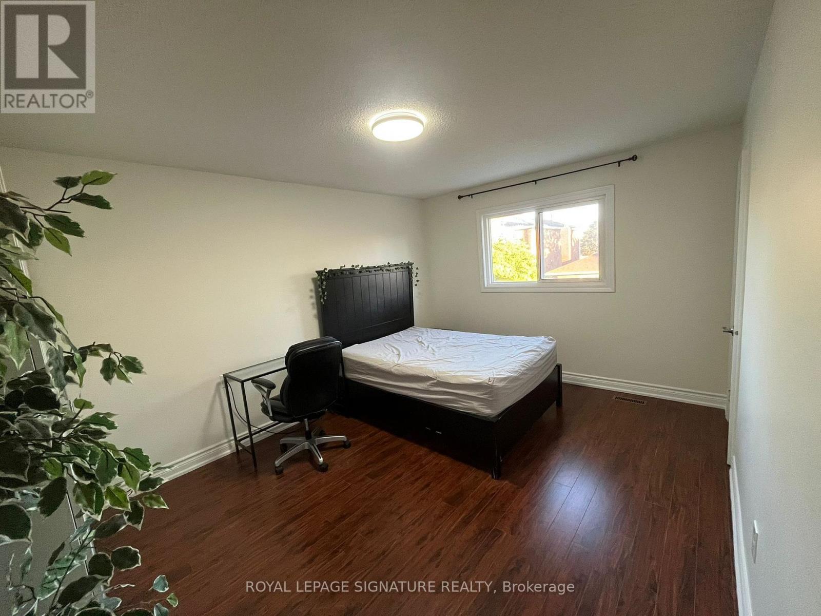 Main - 327 Evergreen Crescent, Oakville, Ontario  L6H 4T7 - Photo 8 - W12480387