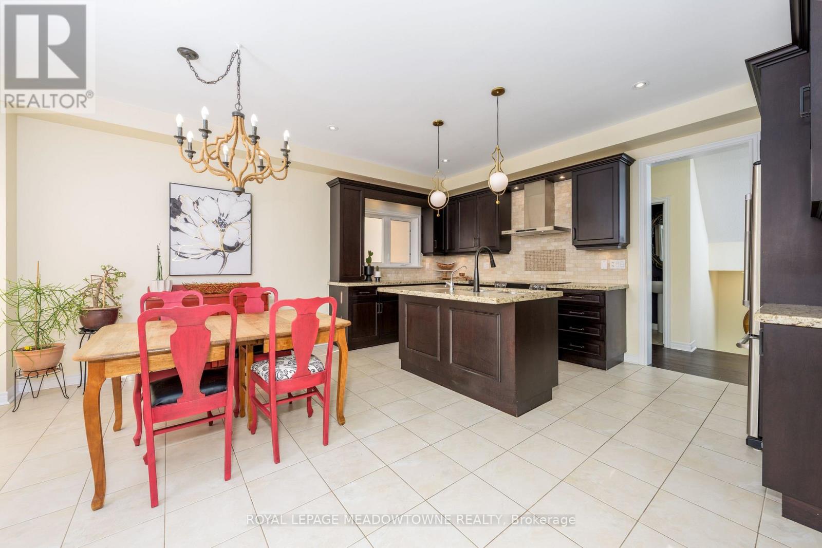 297 Eaton Street, Halton Hills (Georgetown), Ontario  L7G 6N7 - Photo 11 - W12480391