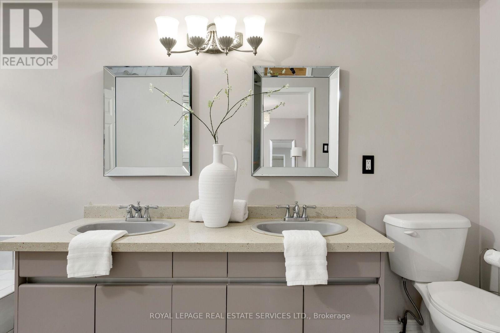 7 - 2006 Glenada Crescent, Oakville (Wc Wedgewood Creek), Ontario  L6H 5R9 - Photo 29 - W12455148